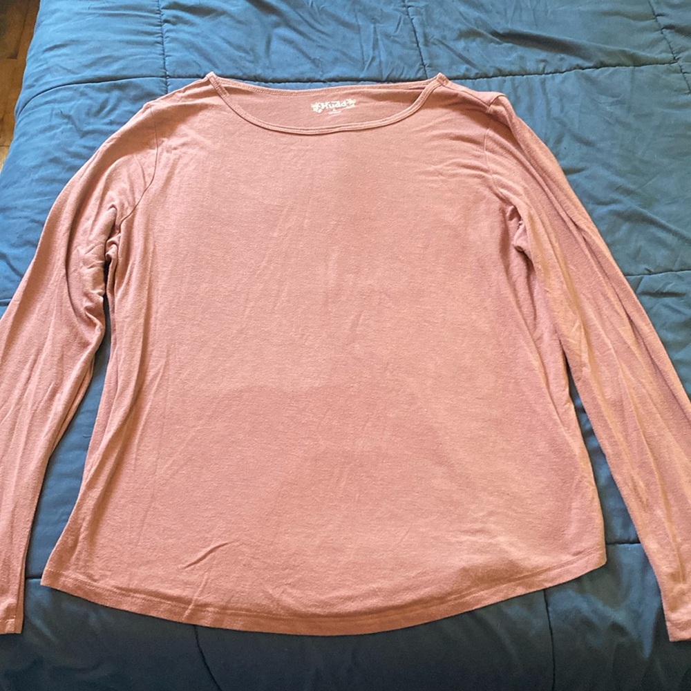 Dusty rose, lightweight long sleeved T-shirt.